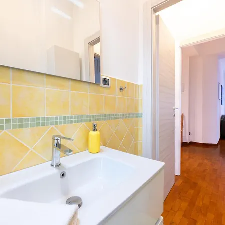 Blu&yellow In Station Apartmán *