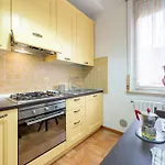 Guesthost - Blu&yellow In Station Apartamento *