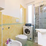 Guesthost - Blu&yellow In Station Apartamento Parma